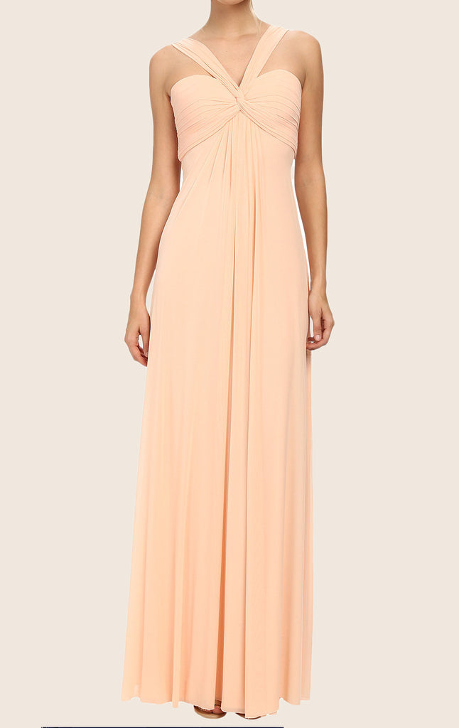 Vestido de fiesta largo de gasa con escote halter y espalda cruzada en color melocotón de MACloth