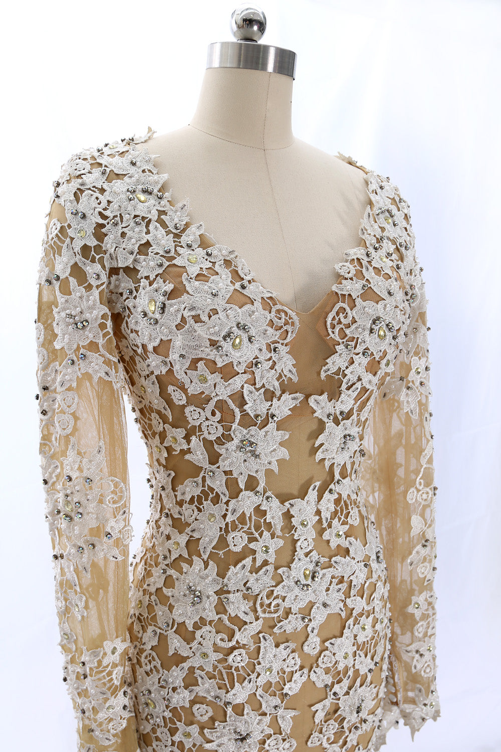 Vestido de noche formal de sirena con encaje y mangas largas de MACloth color champán