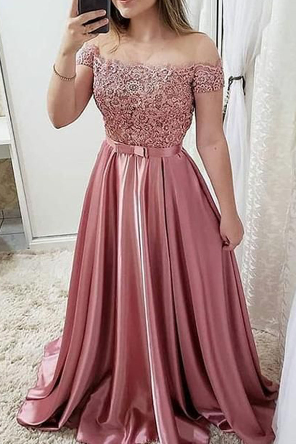 MACloth Schulterfreies Ballkleid aus Spitze und Satin in Burgunderrot, Abendkleid in Altrosa
