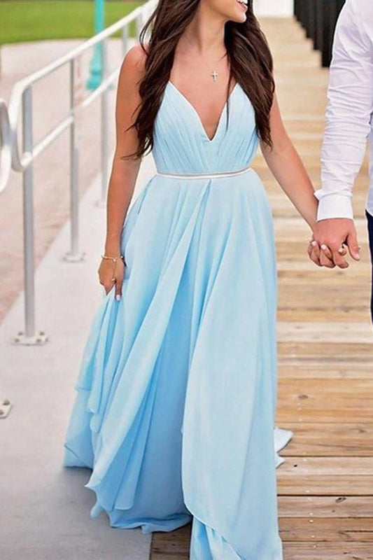 Vestido de fiesta largo de gasa con escote en V y tirantes MACloth en color azul cielo