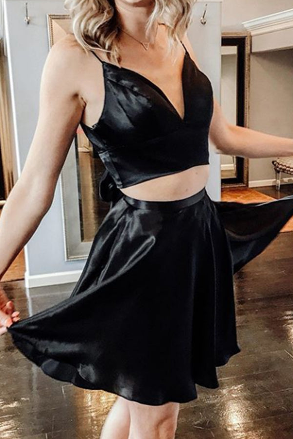 Vestido de cóctel rojo de dos piezas con escote en V y tirantes finos de MACloth