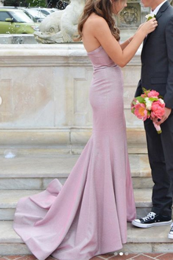 Vestido de fiesta largo con abertura y escote palabra de honor de MACloth, color fucsia y plateado