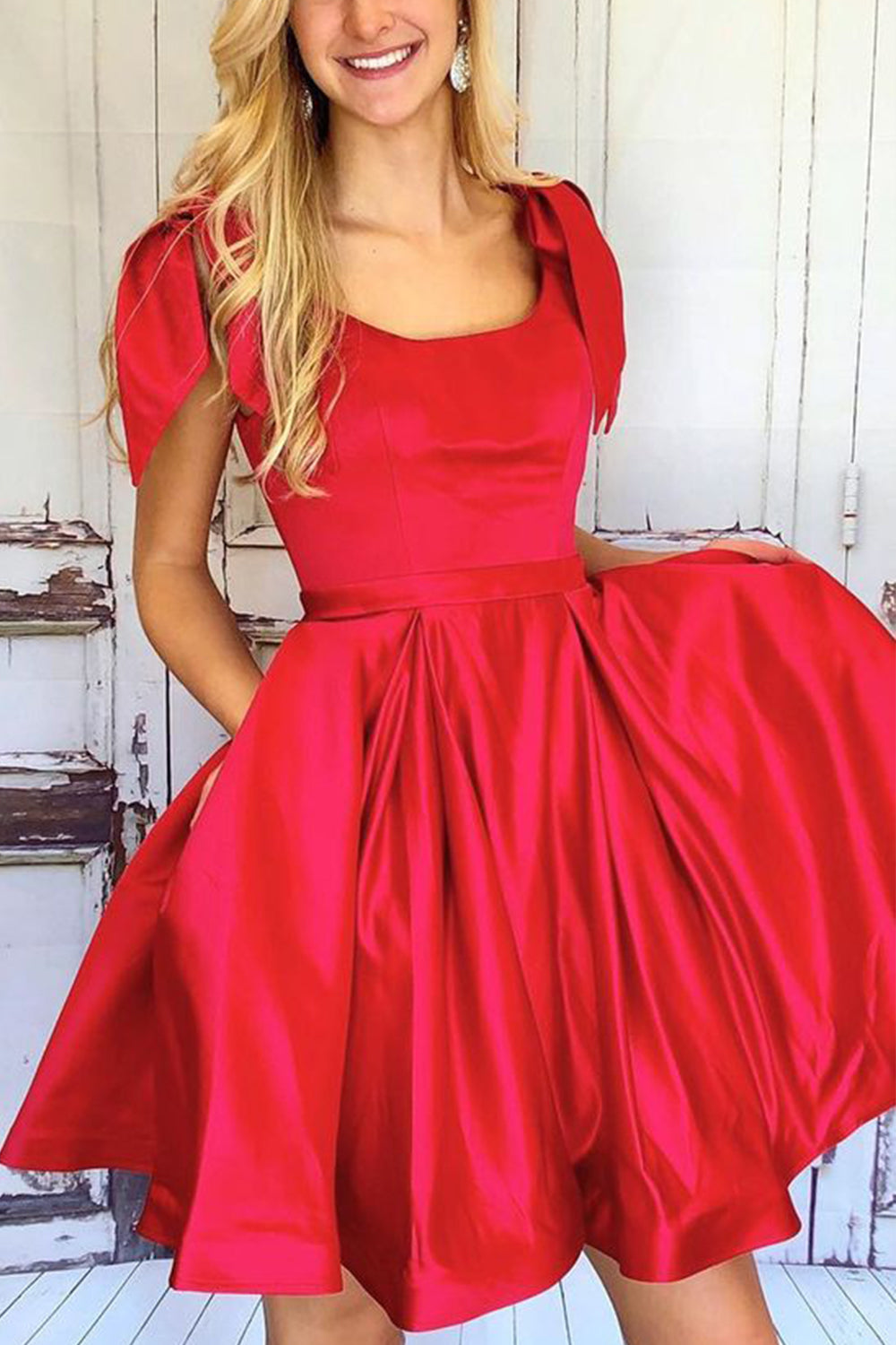 Vestido de fiesta de cóctel rojo con escote redondo y tirantes finos y lazos de MACloth