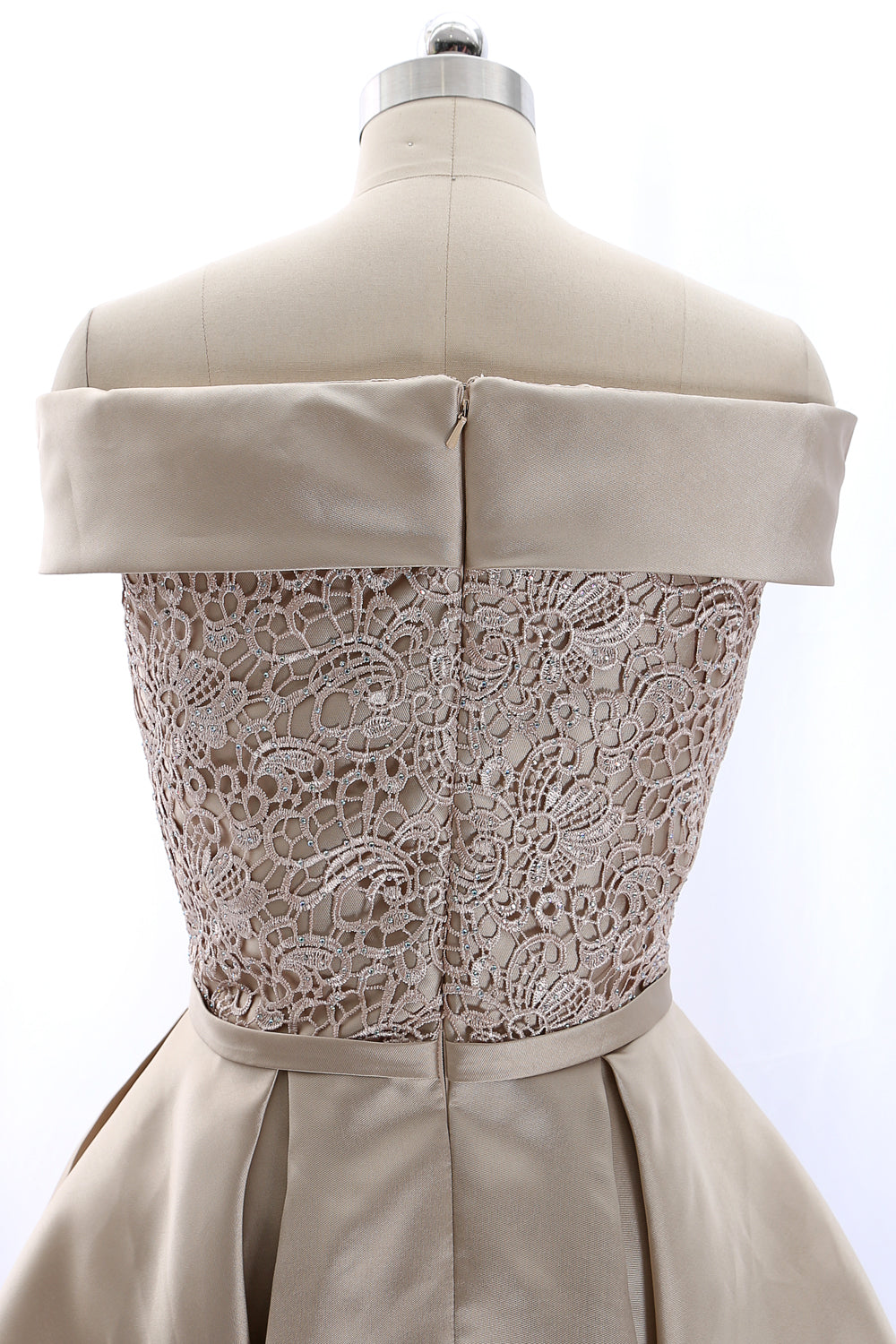 MACloth Schulterfreies Mini-Ballkleid aus Spitze und Satin in Champagner