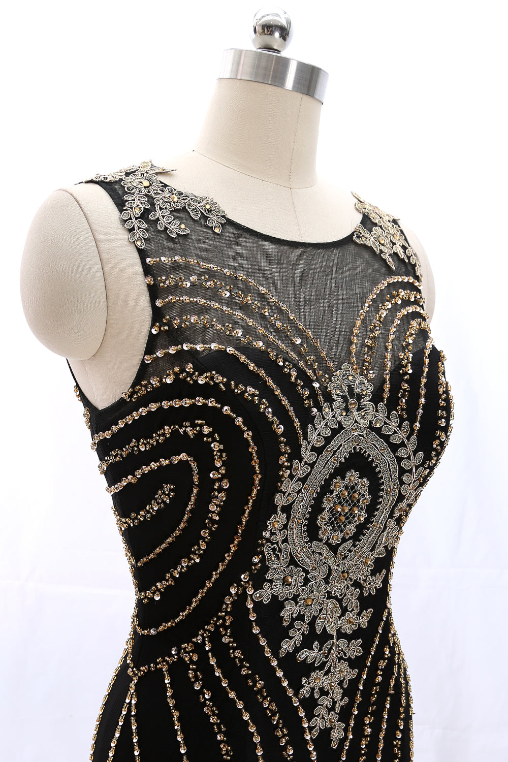 Vestido de cóctel mini con tirantes y escote redondo de encaje dorado y negro de MACloth