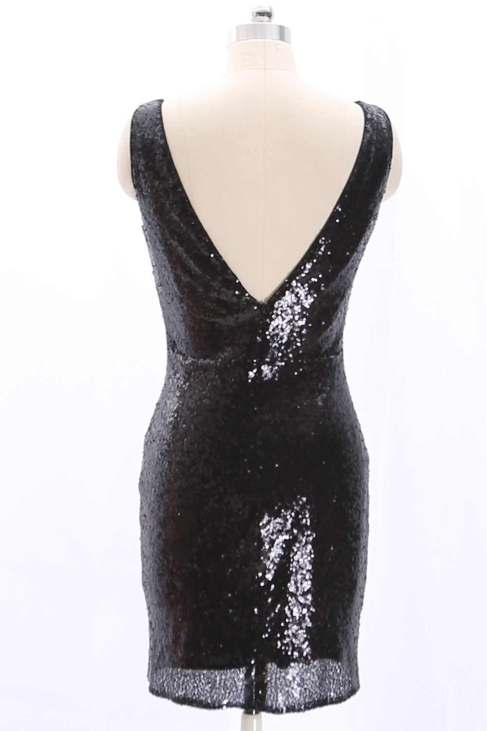 Vestido corto de fiesta con escote en V, tirantes y lentejuelas de MACloth