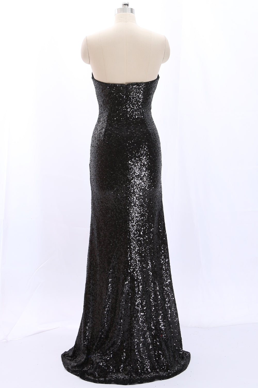 Vestido de fiesta largo de lentejuelas negras con escote en forma de sirena y tirantes finos de MACloth