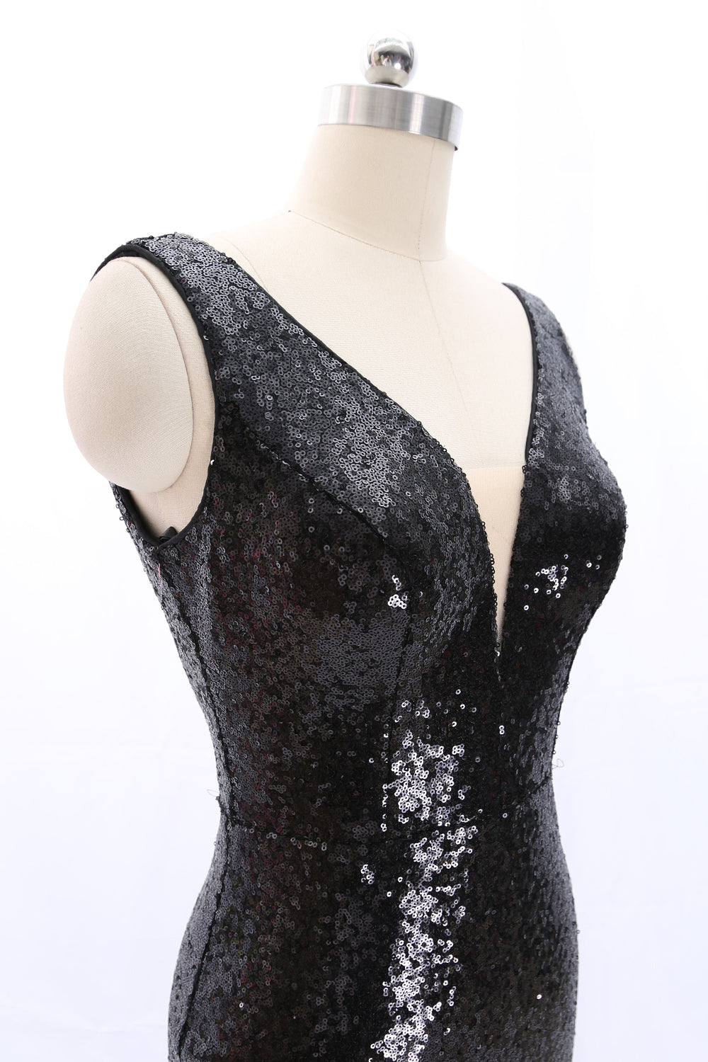 Vestido corto de fiesta con escote en V, tirantes y lentejuelas de MACloth