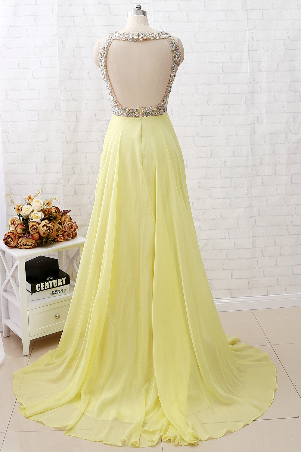 Vestido de fiesta largo de gasa con cuentas y cristales con tirantes MACloth en amarillo