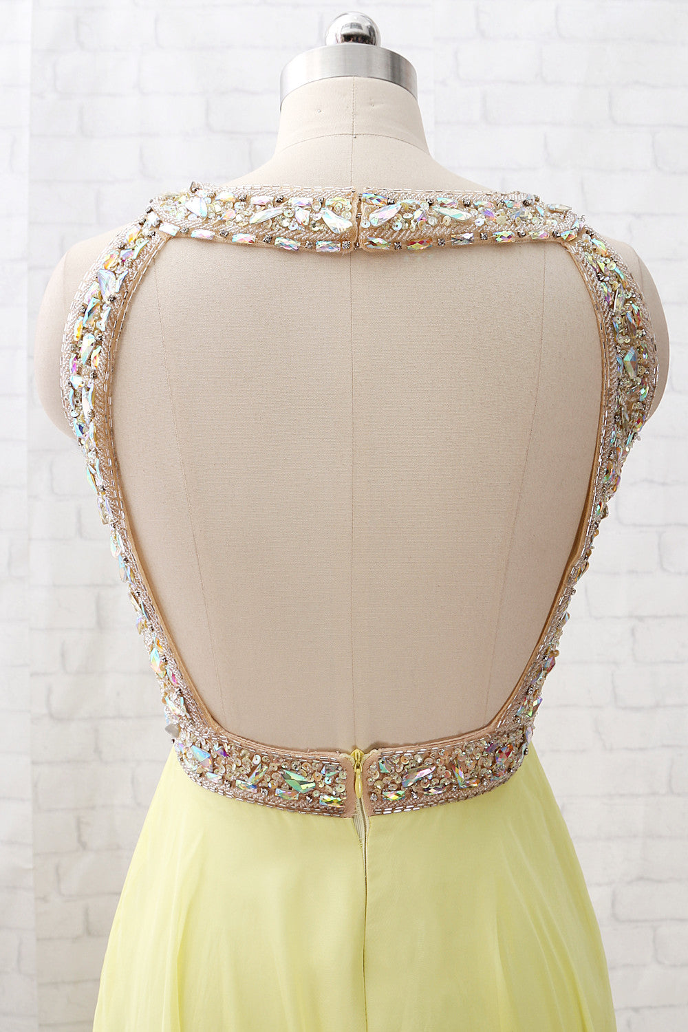 Vestido de fiesta largo de gasa con cuentas y cristales con tirantes MACloth en amarillo