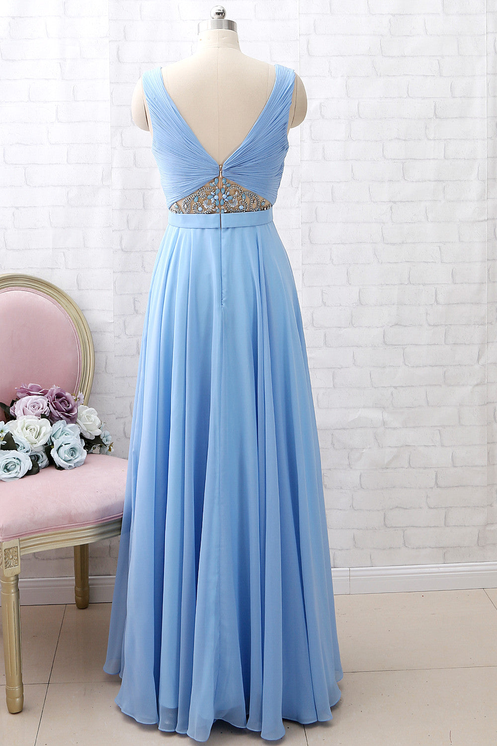 Vestido de fiesta largo de gasa con escote en V y tirantes de MACloth con cuentas