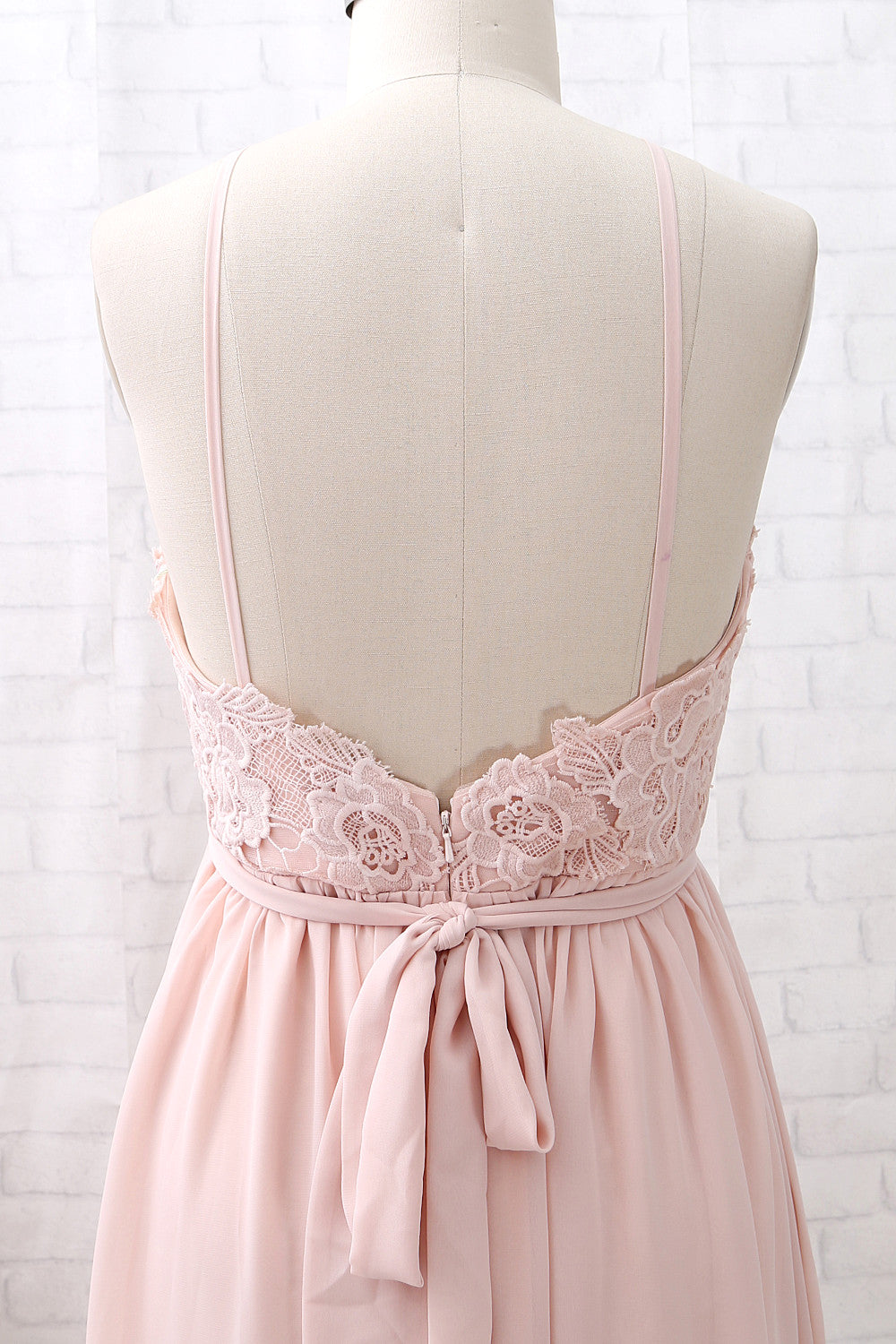 Vestido de dama de honor largo de gasa con encaje y cuello halter de MACloth en color rosa polvoriento, vestido de noche formal sencillo