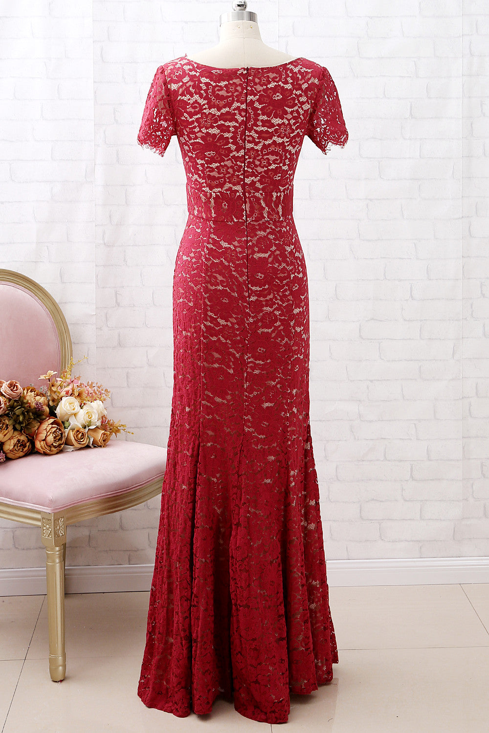 Vestido de noche formal de encaje color burdeos con escote en V y mangas cortas de MACloth