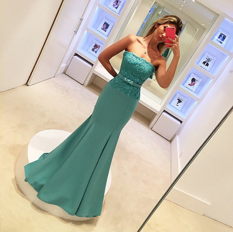 Vestido de fiesta largo de jersey de encaje sin tirantes y sirena de MACloth