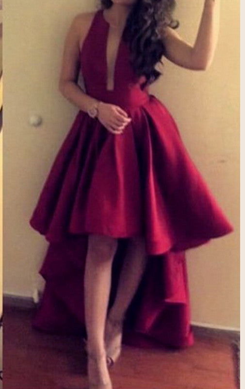 Vestido de fiesta formal rojo con escote en V y tirantes finos de MACloth