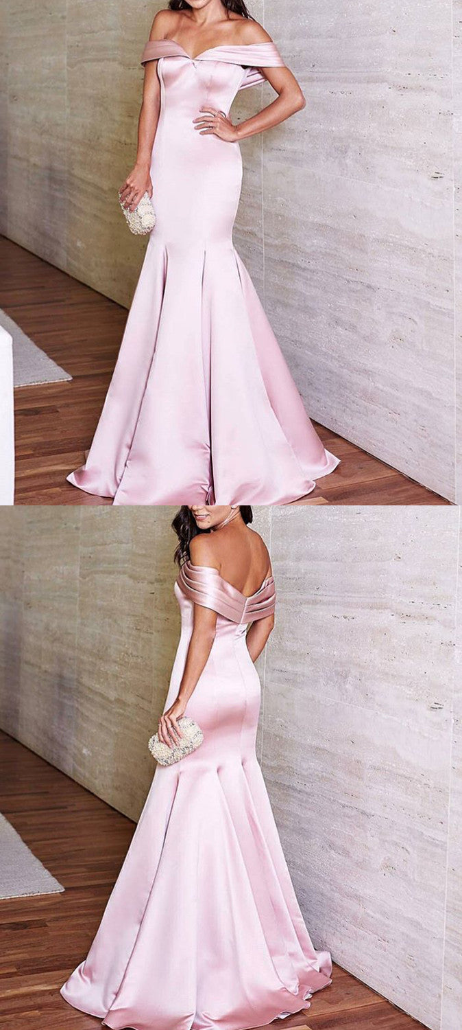 Vestido de fiesta elegante de satén con hombros descubiertos y corte sirena de MACloth en color rosa