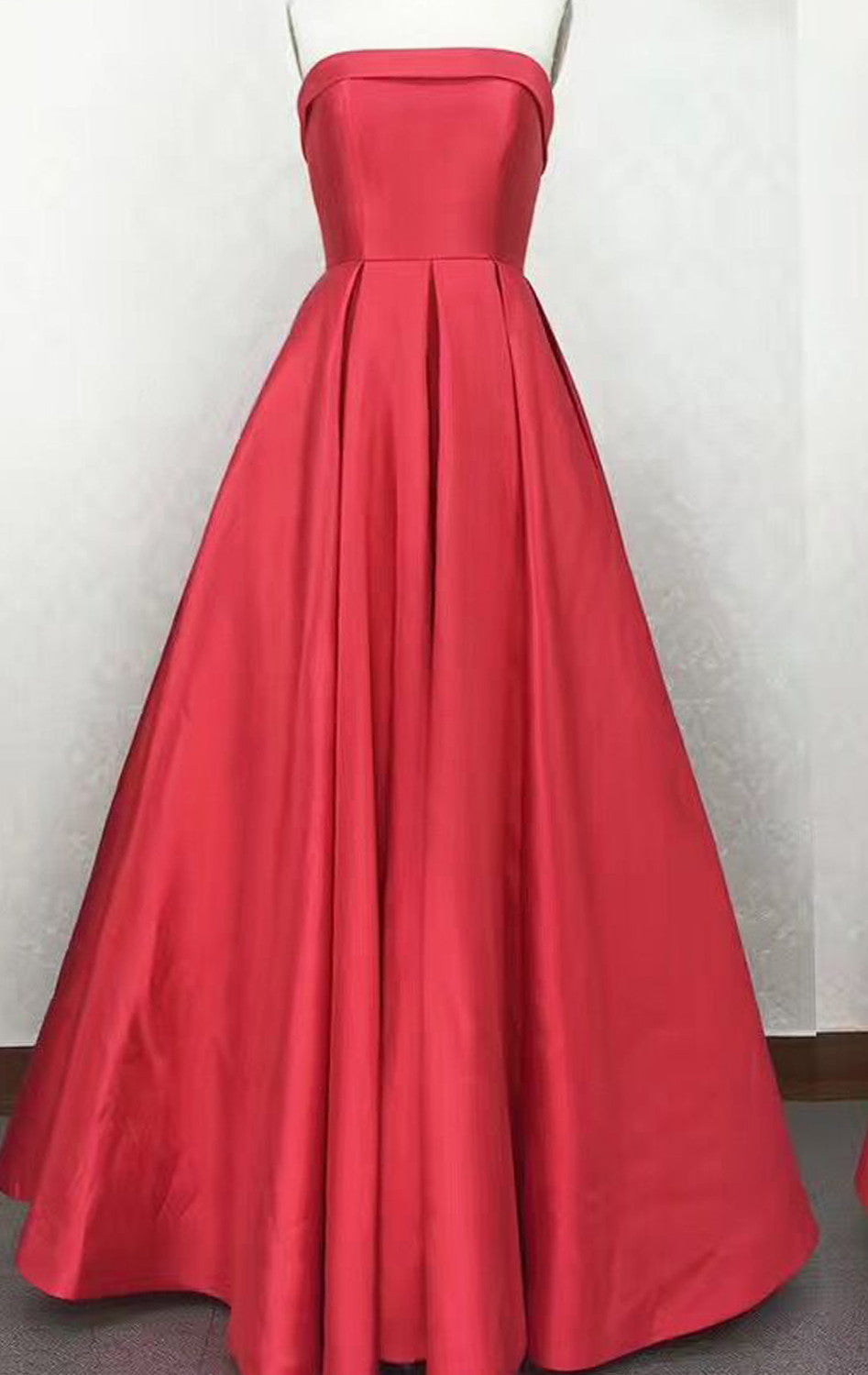 Vestido de fiesta de satén rojo sin tirantes MACloth, vestido formal para fiesta de bodas plateado