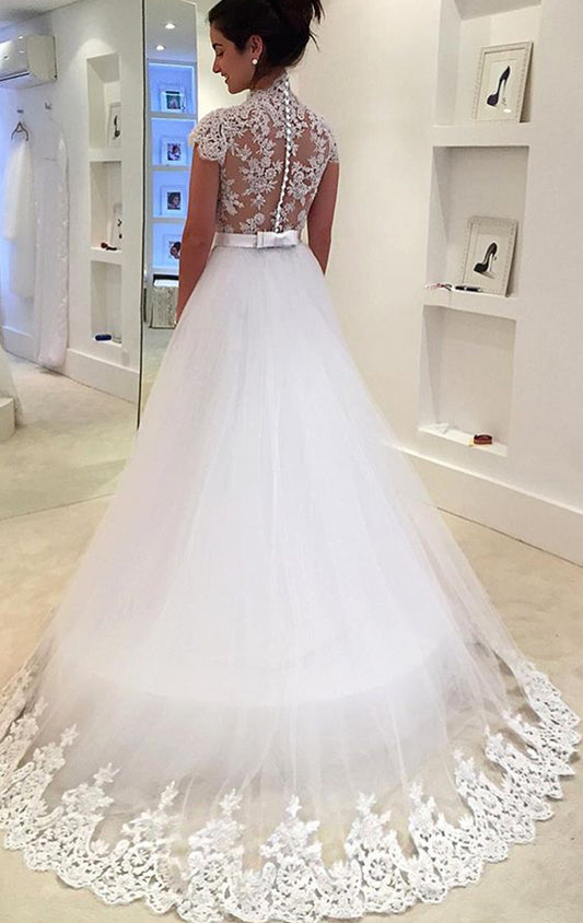 Hermoso vestido de novia blanco de tul con mangas cortas y encaje de MACloth