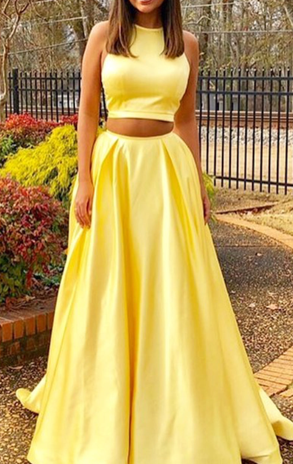 Vestido de fiesta de dos piezas con cuello halter de MACloth en amarillo, elegante vestido de noche formal