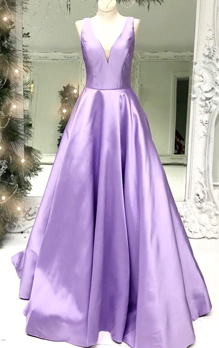 Vestido de fiesta largo de satén con escote en V y ilusión MACloth en color azul cielo