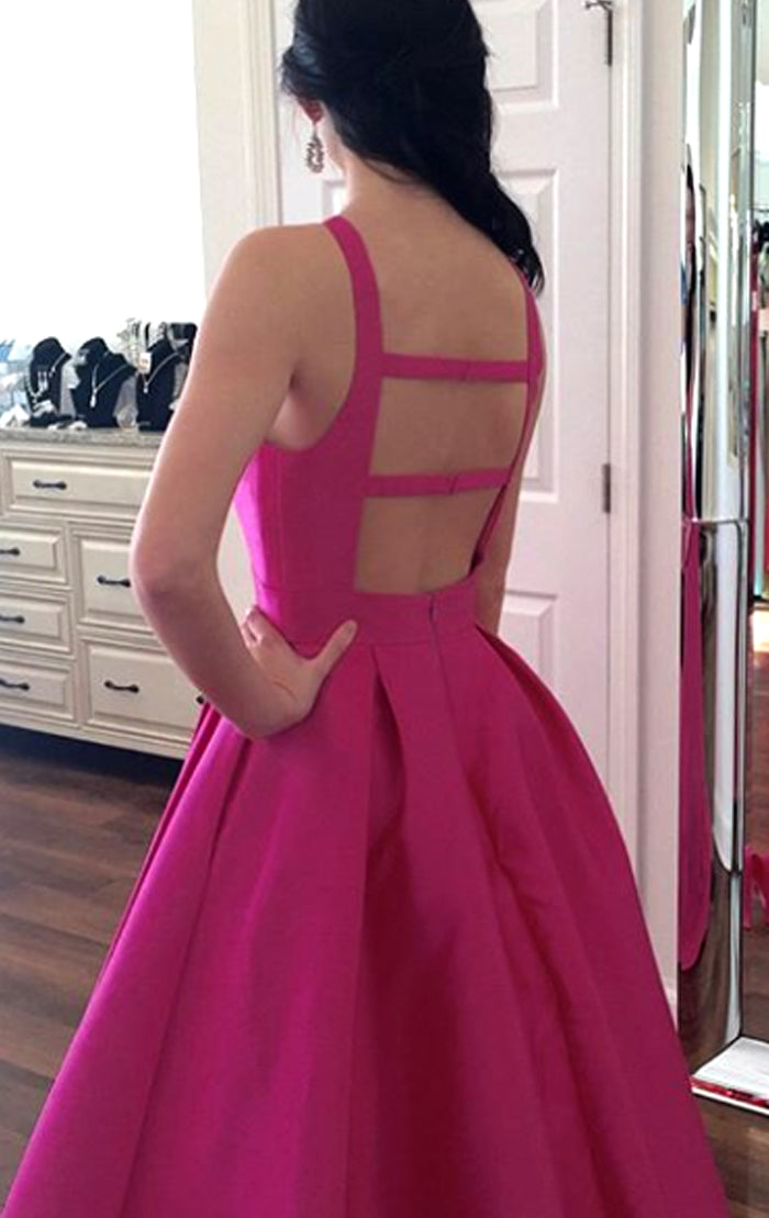 Vestido de fiesta largo de satén con escote halter y espalda abierta en fucsia de MACloth