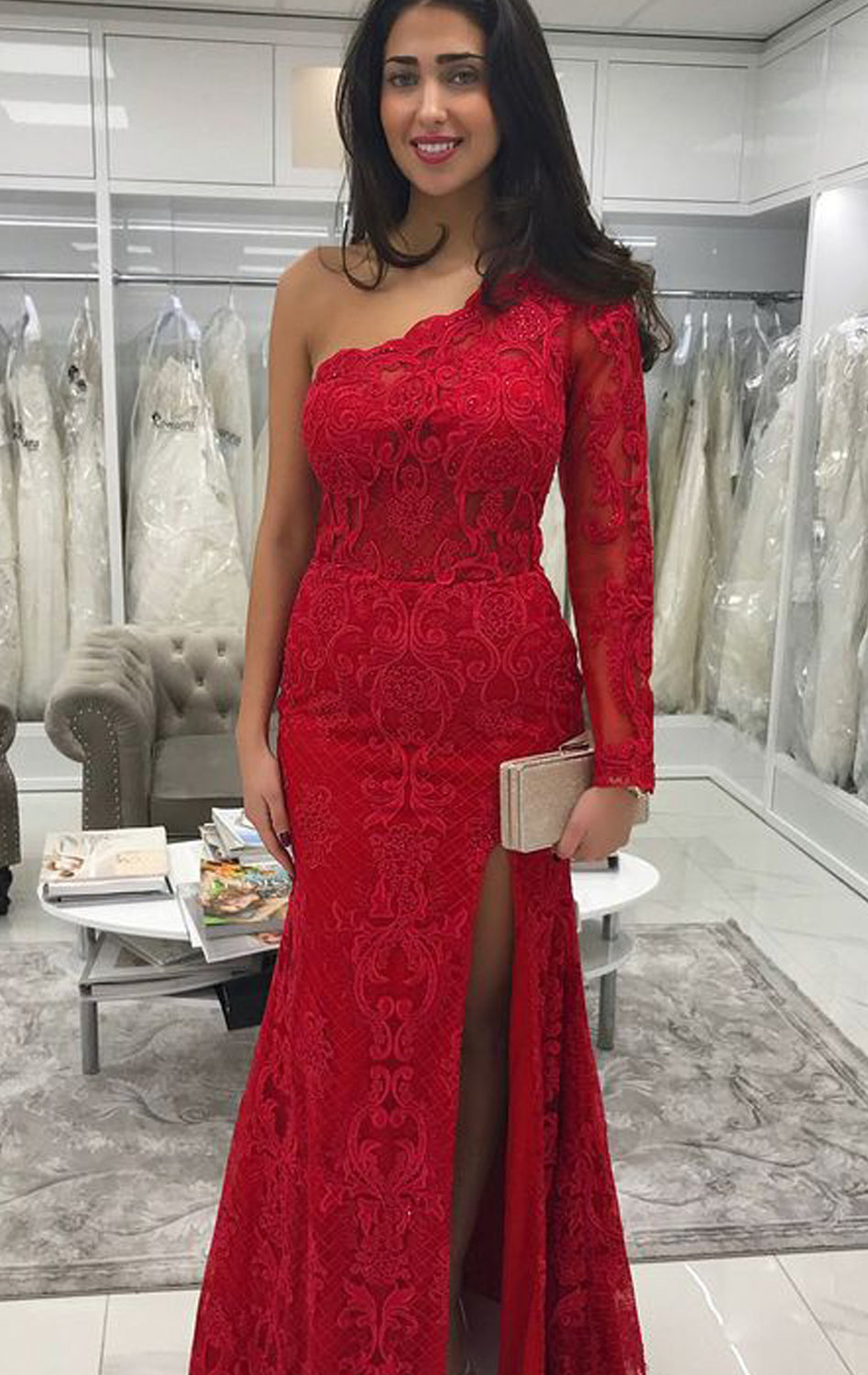 Vestido de fiesta de noche formal con escote en V y mangas largas de MACloth con encaje y un hombro al descubierto en rojo